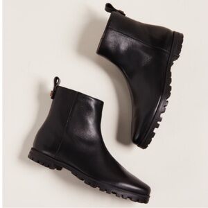 Stuart Weitzman Riley Ankle Zip Up Bootie with Lug Sole Black Size 8. Like New!